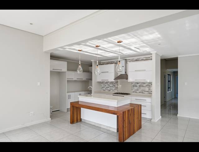 4 BEDROOM HOUSE FOR SALE IN PALM LAKES ESTATE